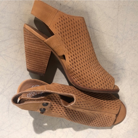 Vince Camuto size 6.5 laser cut wooden heels. - Picture 5 of 12